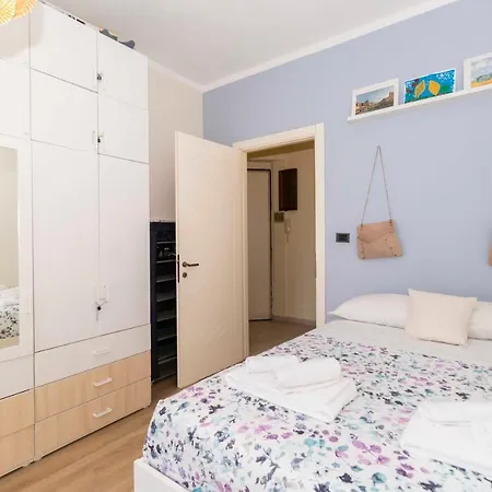 Aurora Colourful Apartment