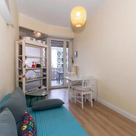 Aurora Colourful Apartment