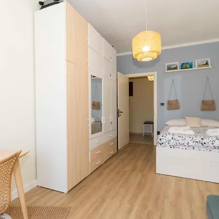 Aurora Colourful Apartment