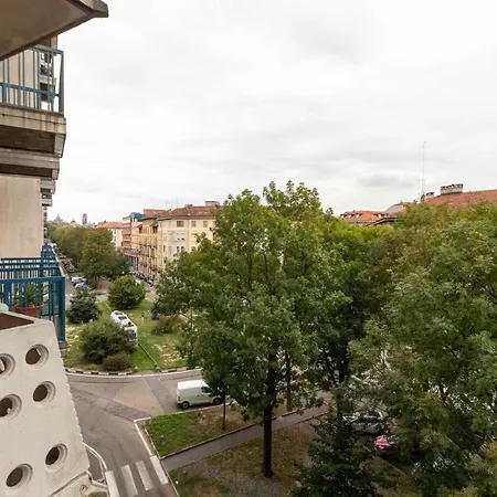 Aurora Colourful Apartment